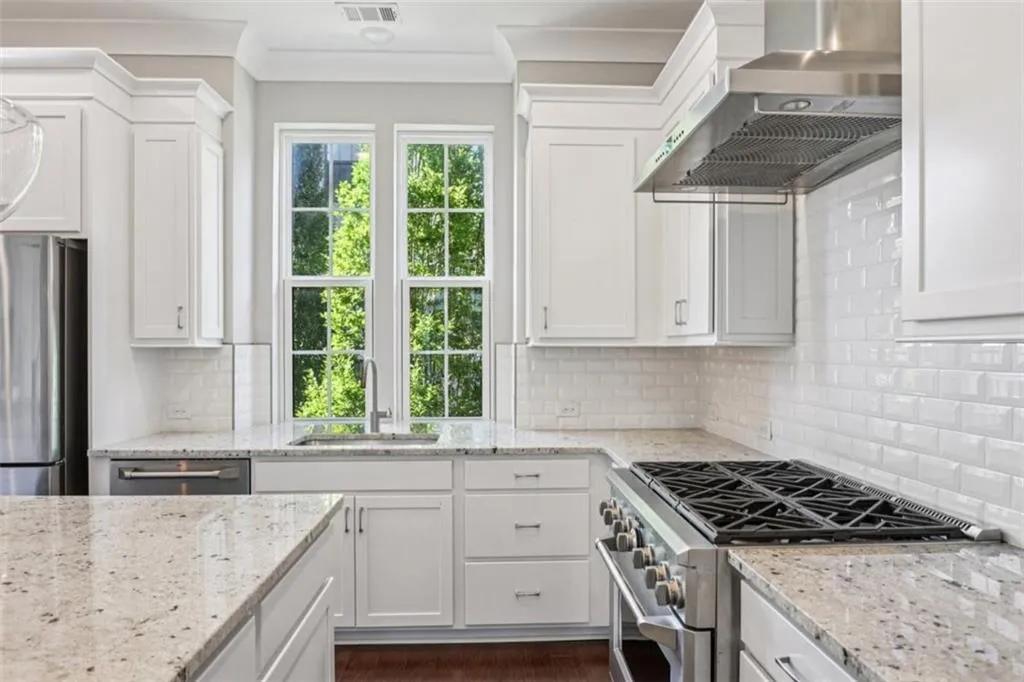 600 Broadview Terrace Ne, Atlanta, Georgia 30324, 4 Bedrooms Bedrooms, ,3 BathroomsBathrooms,Residential,For Sale,600 Broadview Terrace Ne,7628458