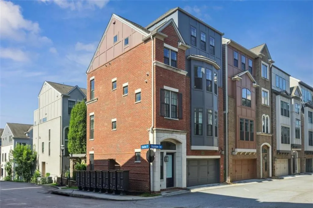 600 Broadview Terrace Ne, Atlanta, Georgia 30324, 4 Bedrooms Bedrooms, ,3 BathroomsBathrooms,Residential,For Sale,600 Broadview Terrace Ne,7628458