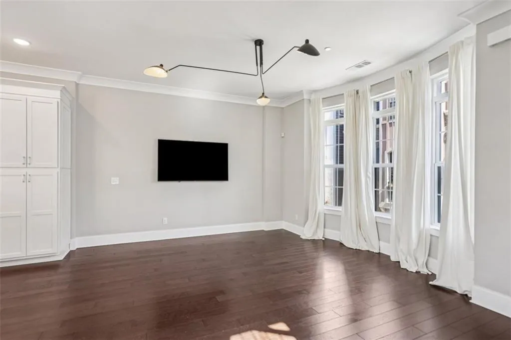 600 Broadview Terrace Ne, Atlanta, Georgia 30324, 4 Bedrooms Bedrooms, ,3 BathroomsBathrooms,Residential,For Sale,600 Broadview Terrace Ne,7628458