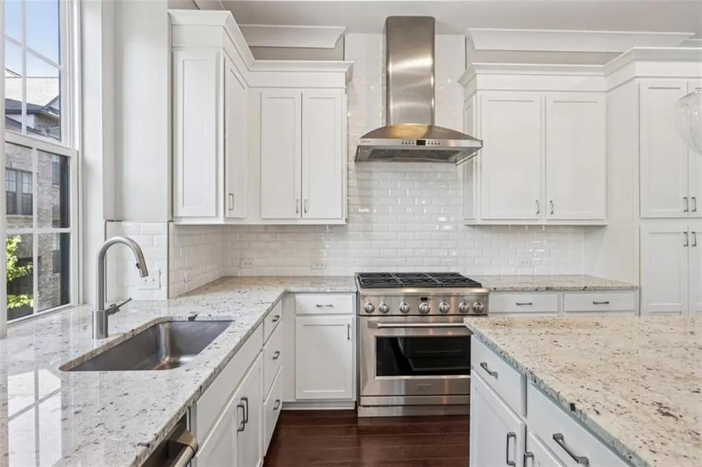 600 Broadview Terrace Ne, Atlanta, Georgia 30324, 4 Bedrooms Bedrooms, ,3 BathroomsBathrooms,Residential,For Sale,600 Broadview Terrace Ne,7628458