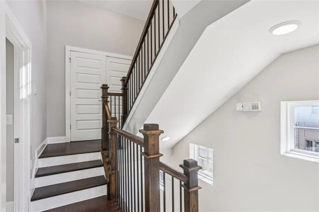 600 Broadview Terrace Ne, Atlanta, Georgia 30324, 4 Bedrooms Bedrooms, ,3 BathroomsBathrooms,Residential,For Sale,600 Broadview Terrace Ne,7628458