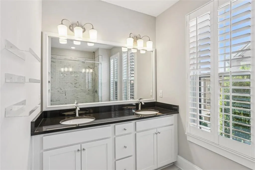 600 Broadview Terrace Ne, Atlanta, Georgia 30324, 4 Bedrooms Bedrooms, ,3 BathroomsBathrooms,Residential,For Sale,600 Broadview Terrace Ne,7628458