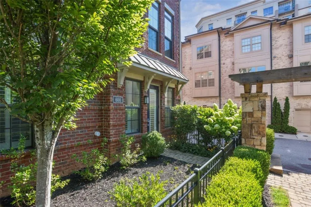 600 Broadview Terrace Ne, Atlanta, Georgia 30324, 4 Bedrooms Bedrooms, ,3 BathroomsBathrooms,Residential,For Sale,600 Broadview Terrace Ne,7628458