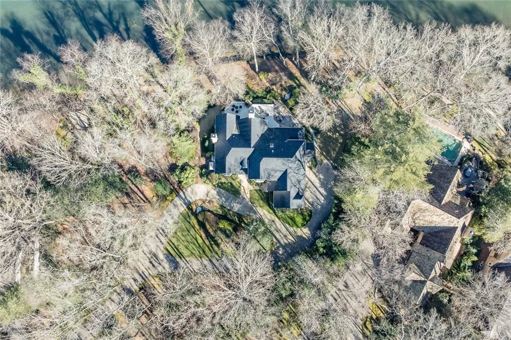 325 Riverhall Court, Sandy Springs, Georgia 30350, 5 Bedrooms Bedrooms, ,4 BathroomsBathrooms,Residential,For Sale,325 Riverhall Court,7610630
