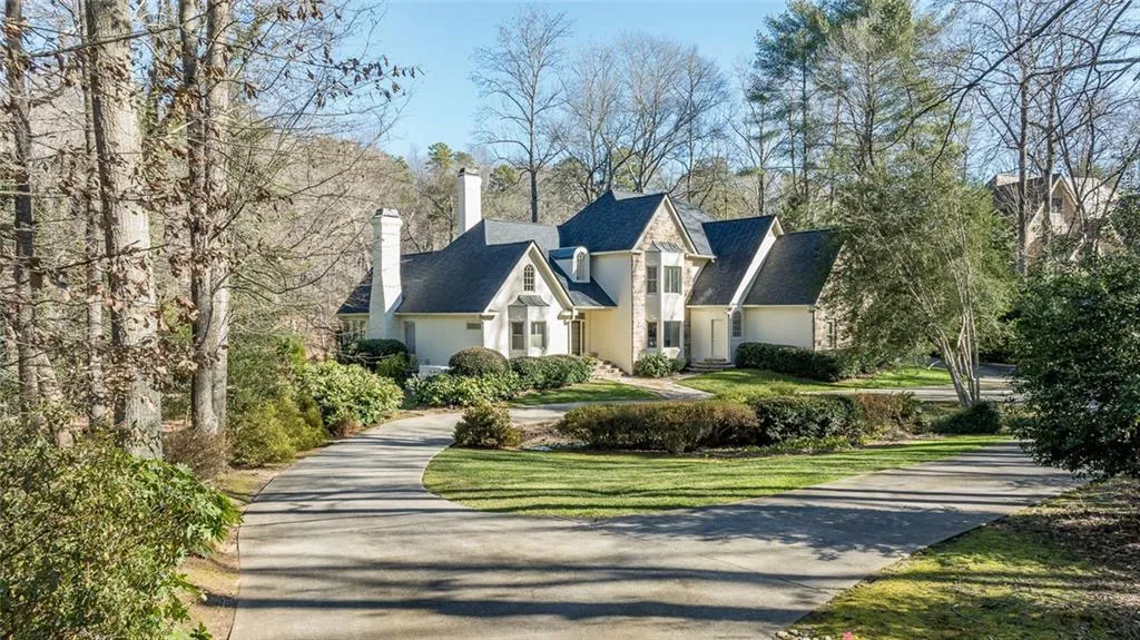 325 Riverhall Court, Sandy Springs, Georgia 30350, 5 Bedrooms Bedrooms, ,4 BathroomsBathrooms,Residential,For Sale,325 Riverhall Court,7610630