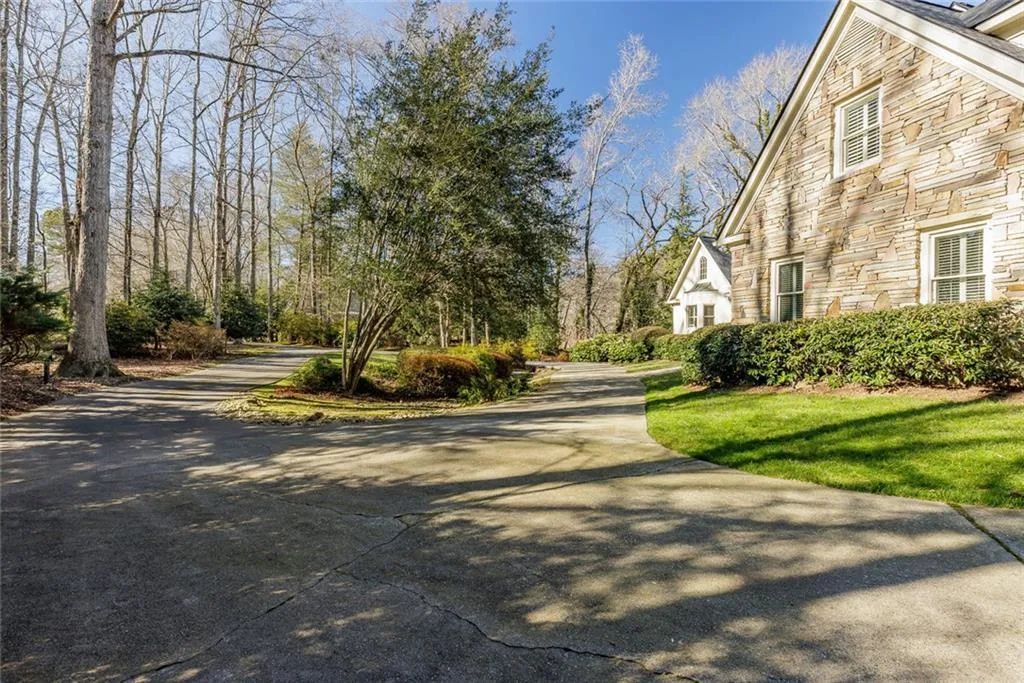 325 Riverhall Court, Sandy Springs, Georgia 30350, 5 Bedrooms Bedrooms, ,4 BathroomsBathrooms,Residential,For Sale,325 Riverhall Court,7610630