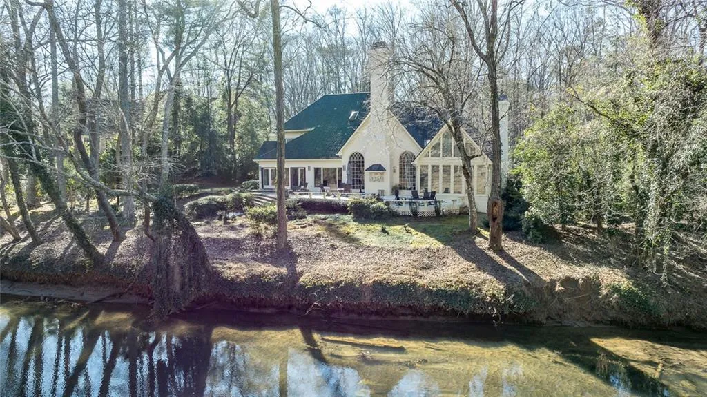 325 Riverhall Court, Sandy Springs, Georgia 30350, 5 Bedrooms Bedrooms, ,4 BathroomsBathrooms,Residential,For Sale,325 Riverhall Court,7610630