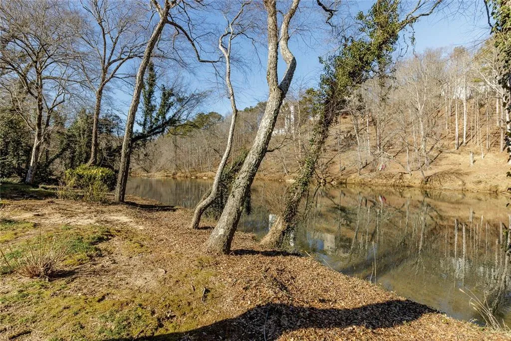 325 Riverhall Court, Sandy Springs, Georgia 30350, 5 Bedrooms Bedrooms, ,4 BathroomsBathrooms,Residential,For Sale,325 Riverhall Court,7610630