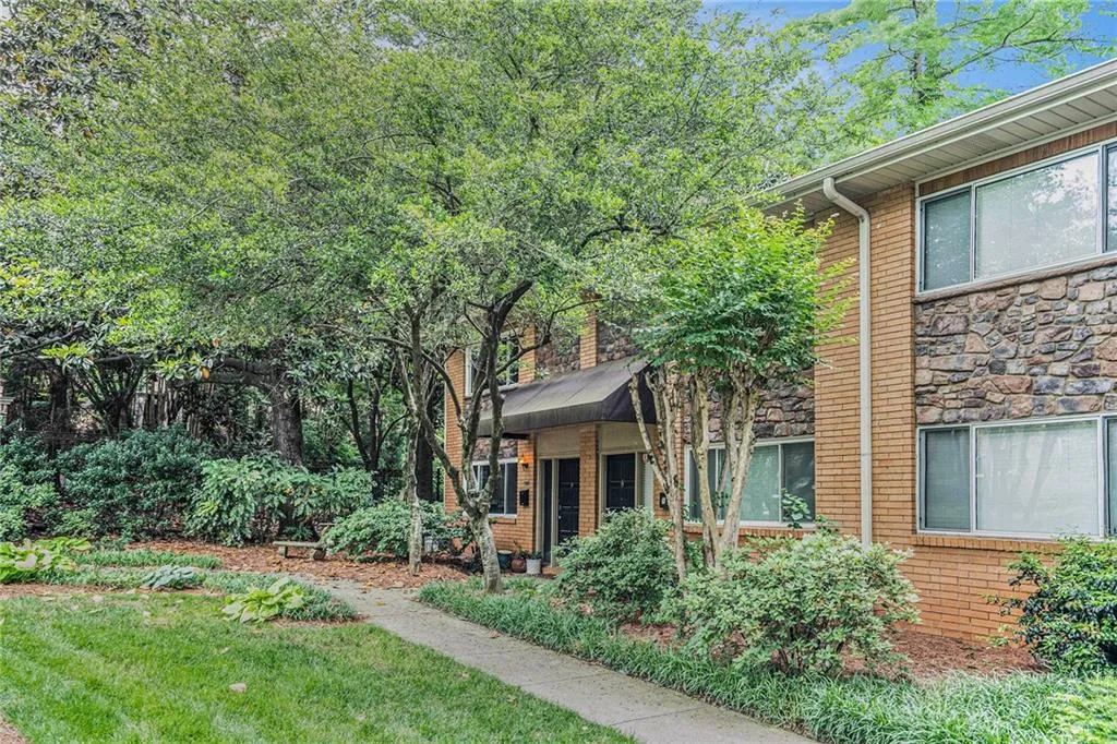 100 Biscayne Drive Nw Unit A1, Atlanta, Georgia 30309, 2 Bedrooms Bedrooms, ,1 BathroomBathrooms,Residential,Sold,100 Biscayne Drive Nw Unit A1,7574899
