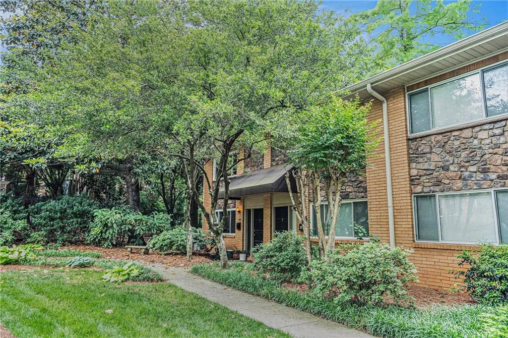 100 Biscayne Drive Nw Unit A1, Atlanta, Georgia 30309, 2 Bedrooms Bedrooms, ,1 BathroomBathrooms,Residential,Sold,100 Biscayne Drive Nw Unit A1,7574899