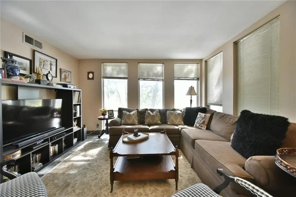 287 14th Street Nw Unit 12, Atlanta, Georgia 30318, 2 Bedrooms Bedrooms, ,1 BathroomBathrooms,Residential,Sold,287 14th Street Nw Unit 12,5761579