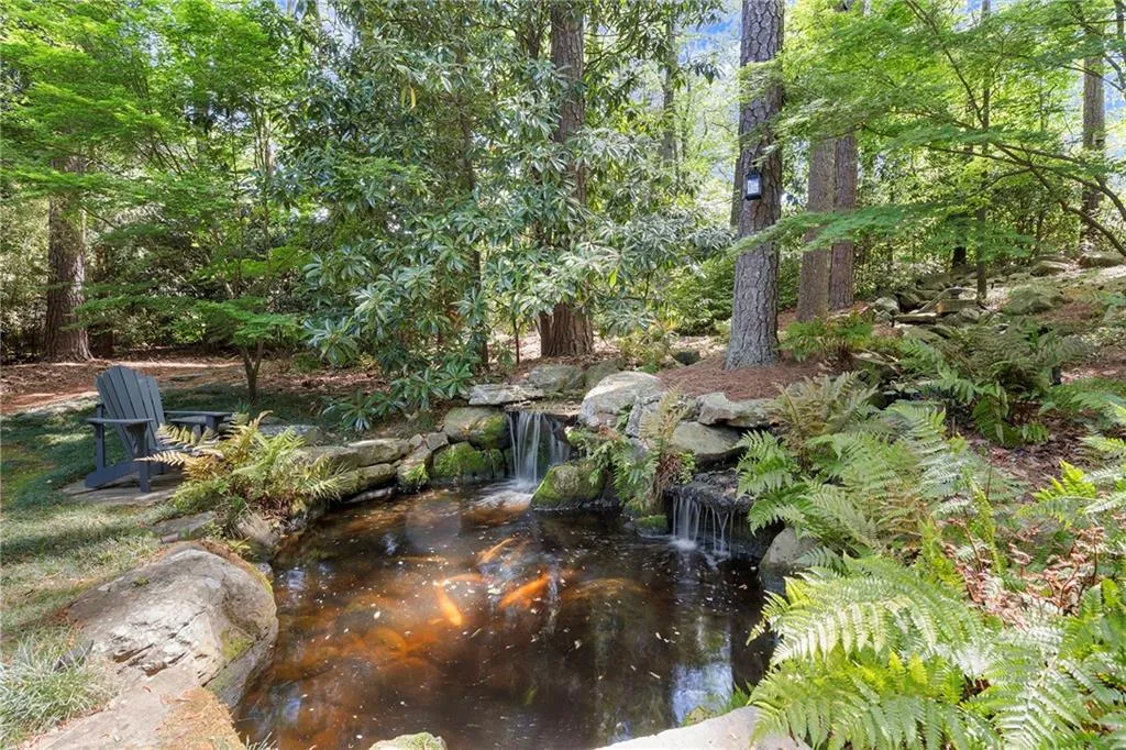 5515 Cross Gate Court, Sandy Springs, Georgia 30327, 4 Bedrooms Bedrooms, ,2 BathroomsBathrooms,Residential,Sold,5515 Cross Gate Court,7556625