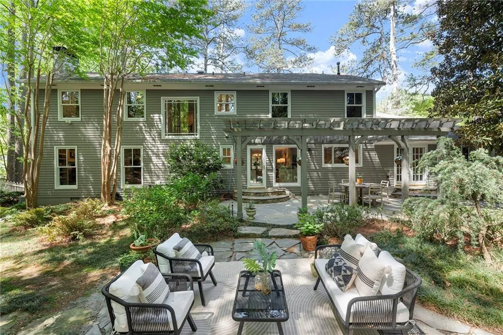 5515 Cross Gate Court, Sandy Springs, Georgia 30327, 4 Bedrooms Bedrooms, ,2 BathroomsBathrooms,Residential,Sold,5515 Cross Gate Court,7556625