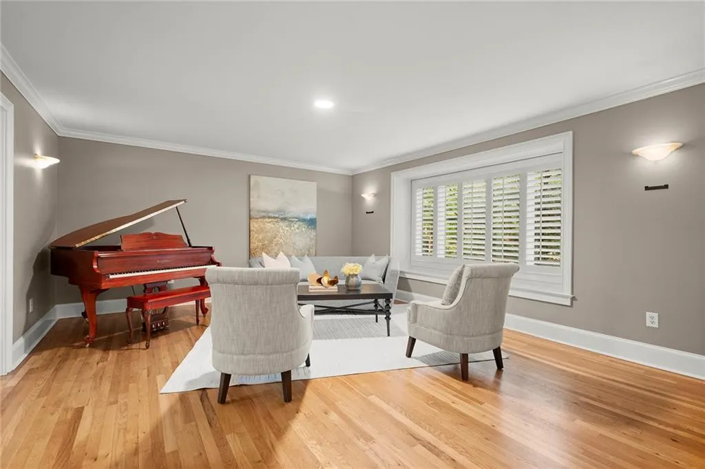 5515 Cross Gate Court, Sandy Springs, Georgia 30327, 4 Bedrooms Bedrooms, ,2 BathroomsBathrooms,Residential,Sold,5515 Cross Gate Court,7556625