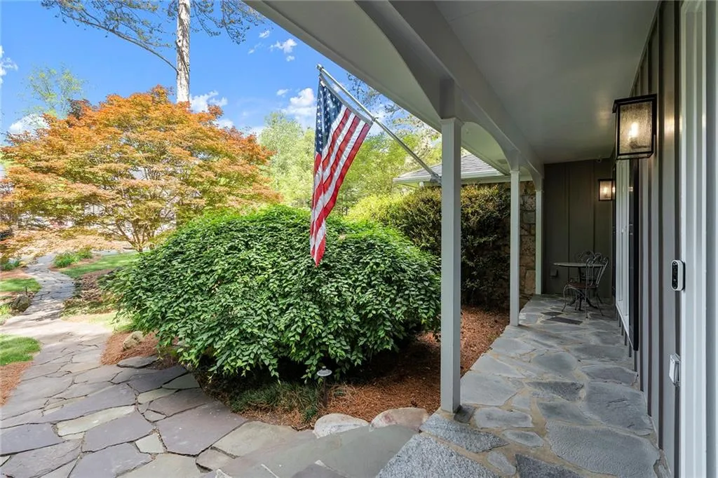 5515 Cross Gate Court, Sandy Springs, Georgia 30327, 4 Bedrooms Bedrooms, ,2 BathroomsBathrooms,Residential,Sold,5515 Cross Gate Court,7556625