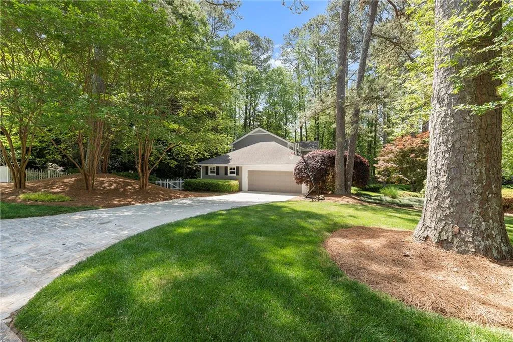 5515 Cross Gate Court, Sandy Springs, Georgia 30327, 4 Bedrooms Bedrooms, ,2 BathroomsBathrooms,Residential,Sold,5515 Cross Gate Court,7556625