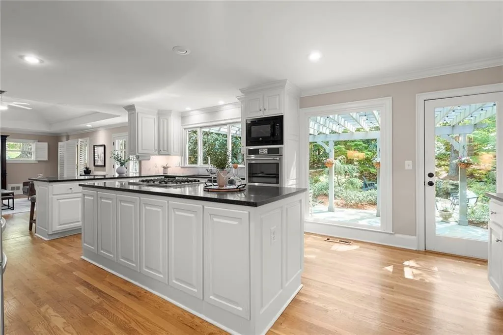 5515 Cross Gate Court, Sandy Springs, Georgia 30327, 4 Bedrooms Bedrooms, ,2 BathroomsBathrooms,Residential,Sold,5515 Cross Gate Court,7556625