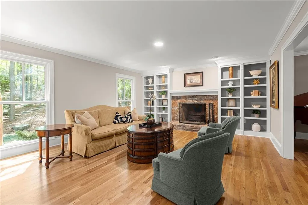 5515 Cross Gate Court, Sandy Springs, Georgia 30327, 4 Bedrooms Bedrooms, ,2 BathroomsBathrooms,Residential,Sold,5515 Cross Gate Court,7556625