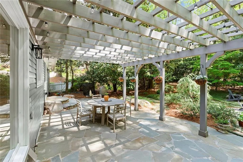 5515 Cross Gate Court, Sandy Springs, Georgia 30327, 4 Bedrooms Bedrooms, ,2 BathroomsBathrooms,Residential,Sold,5515 Cross Gate Court,7556625
