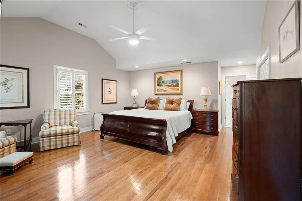 5515 Cross Gate Court, Sandy Springs, Georgia 30327, 4 Bedrooms Bedrooms, ,2 BathroomsBathrooms,Residential,Sold,5515 Cross Gate Court,7556625