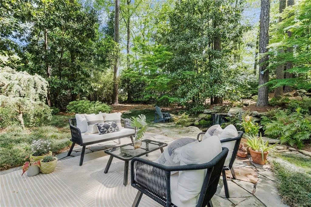 5515 Cross Gate Court, Sandy Springs, Georgia 30327, 4 Bedrooms Bedrooms, ,2 BathroomsBathrooms,Residential,Sold,5515 Cross Gate Court,7556625