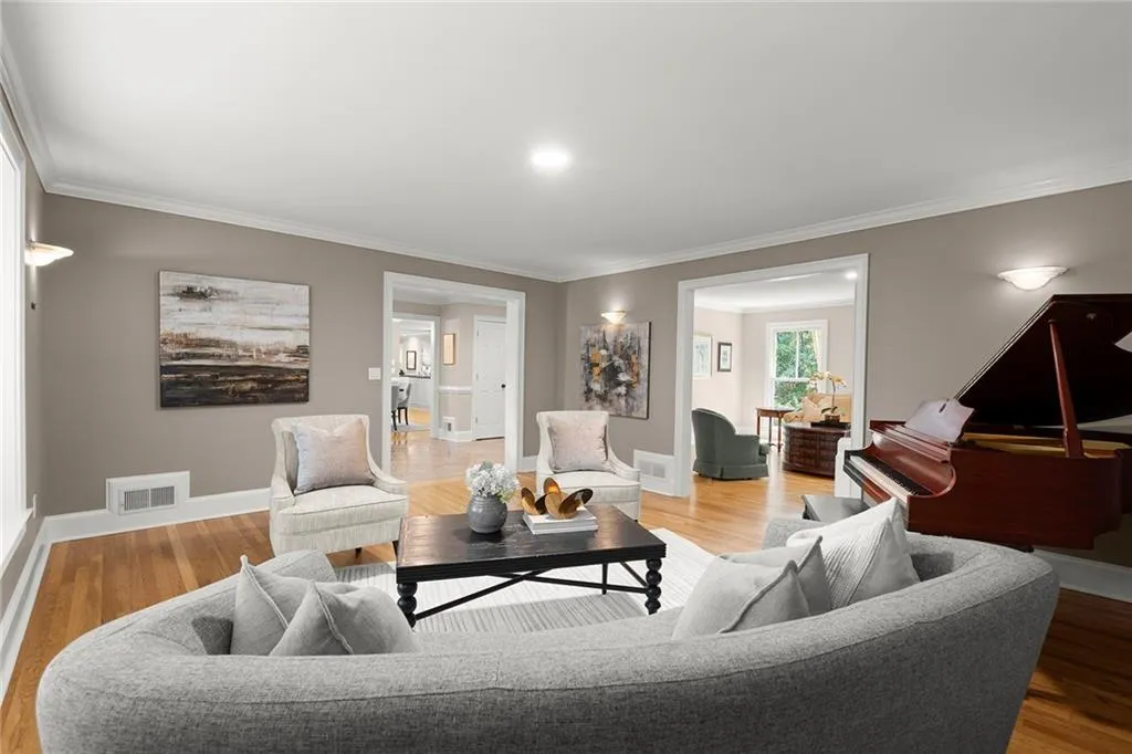 5515 Cross Gate Court, Sandy Springs, Georgia 30327, 4 Bedrooms Bedrooms, ,2 BathroomsBathrooms,Residential,Sold,5515 Cross Gate Court,7556625