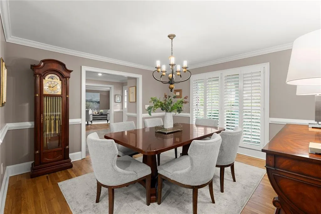 5515 Cross Gate Court, Sandy Springs, Georgia 30327, 4 Bedrooms Bedrooms, ,2 BathroomsBathrooms,Residential,Sold,5515 Cross Gate Court,7556625