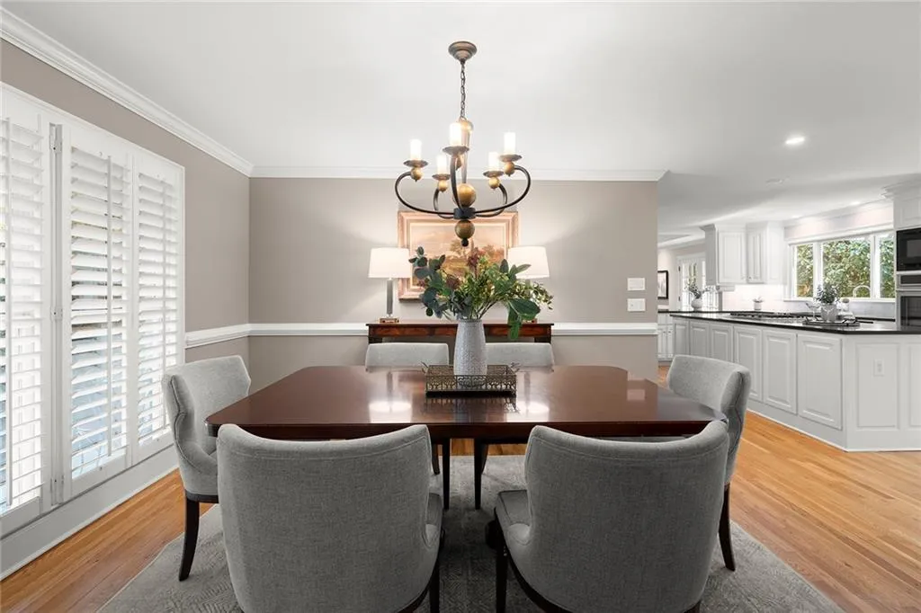 5515 Cross Gate Court, Sandy Springs, Georgia 30327, 4 Bedrooms Bedrooms, ,2 BathroomsBathrooms,Residential,Sold,5515 Cross Gate Court,7556625