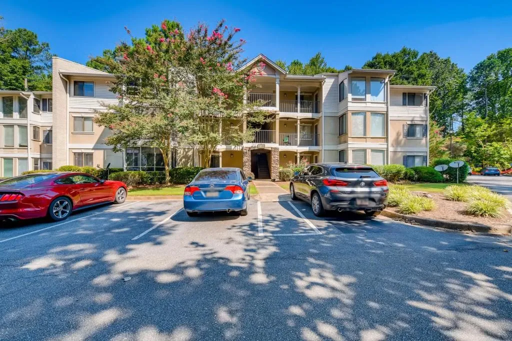 2017 Wingate Way, Sandy Springs, Georgia 30350, 2 Bedrooms Bedrooms, ,2 BathroomsBathrooms,Residential,Sold,2017 Wingate Way,6763396