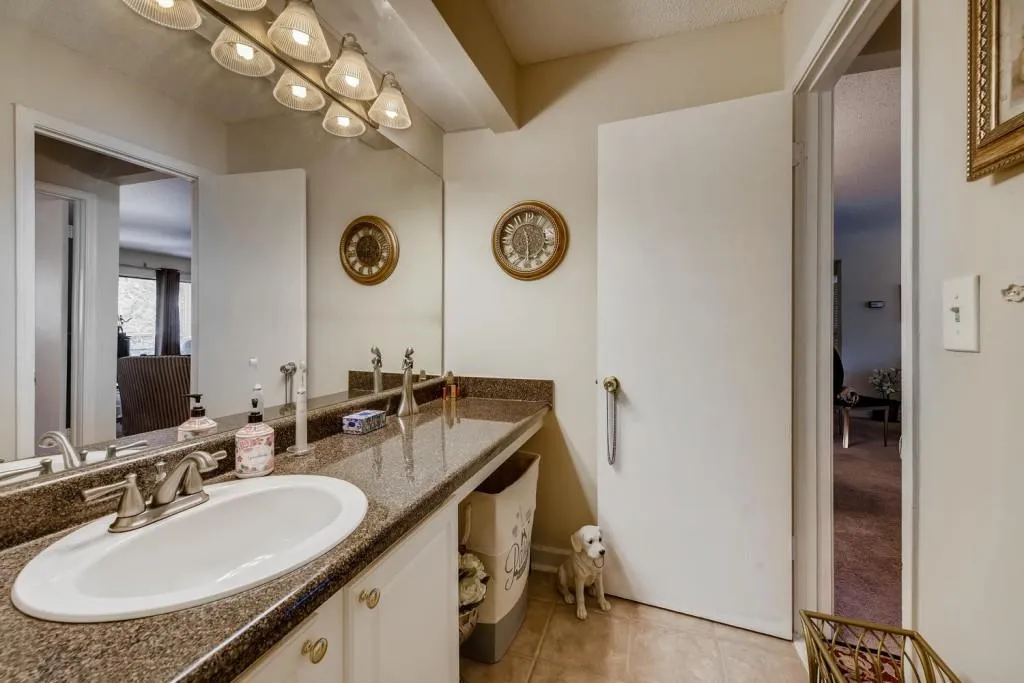 2017 Wingate Way, Sandy Springs, Georgia 30350, 2 Bedrooms Bedrooms, ,2 BathroomsBathrooms,Residential,Sold,2017 Wingate Way,6763396