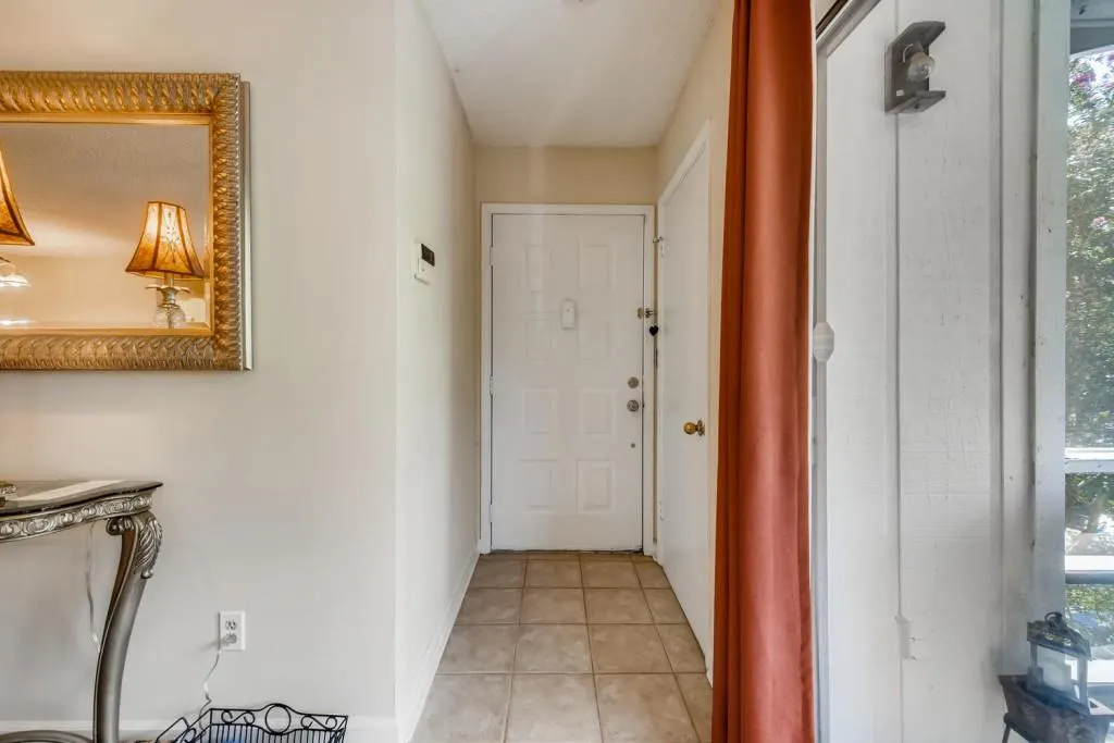 2017 Wingate Way, Sandy Springs, Georgia 30350, 2 Bedrooms Bedrooms, ,2 BathroomsBathrooms,Residential,Sold,2017 Wingate Way,6763396