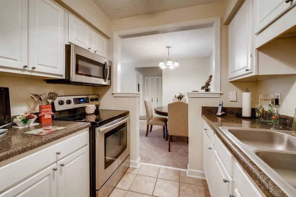 2017 Wingate Way, Sandy Springs, Georgia 30350, 2 Bedrooms Bedrooms, ,2 BathroomsBathrooms,Residential,Sold,2017 Wingate Way,6763396