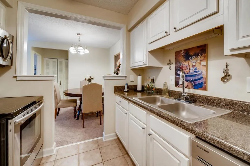 2017 Wingate Way, Sandy Springs, Georgia 30350, 2 Bedrooms Bedrooms, ,2 BathroomsBathrooms,Residential,Sold,2017 Wingate Way,6763396