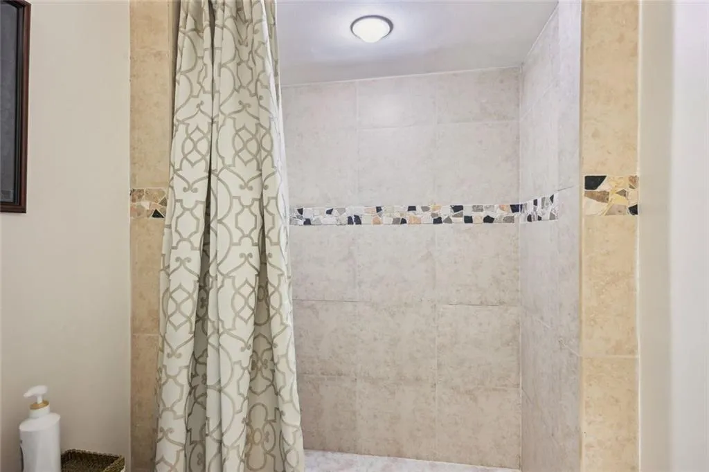145 15th Street Ne Unit 204, Atlanta, Georgia 30309, 2 Bedrooms Bedrooms, ,2 BathroomsBathrooms,Residential,For Sale,145 15th Street Ne Unit 204,7642479