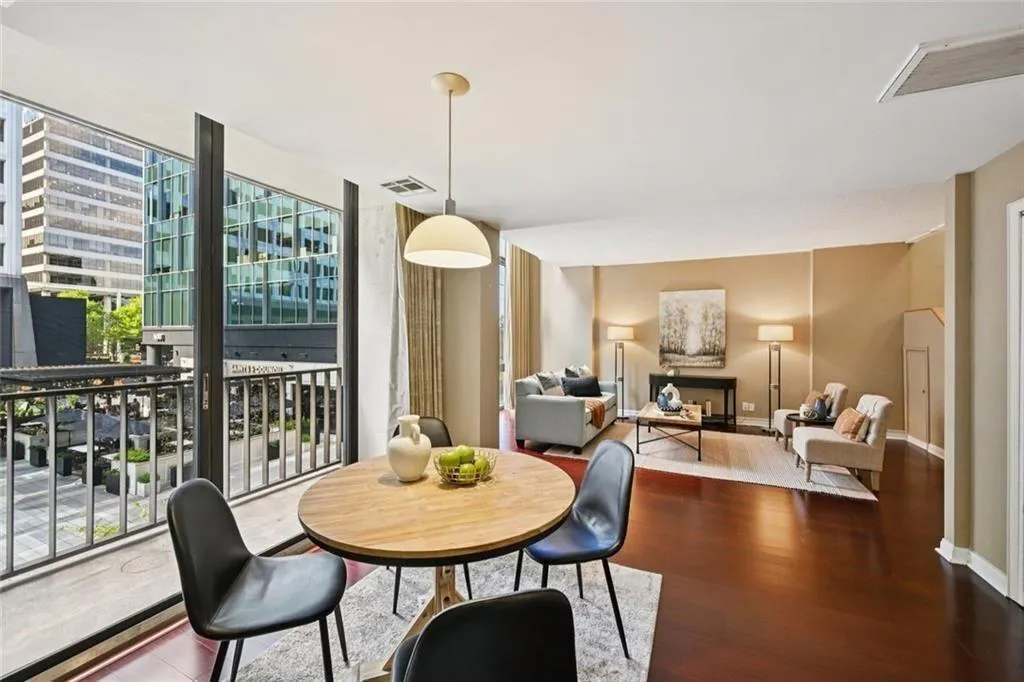 145 15th Street Ne Unit 204, Atlanta, Georgia 30309, 2 Bedrooms Bedrooms, ,2 BathroomsBathrooms,Residential,For Sale,145 15th Street Ne Unit 204,7642479