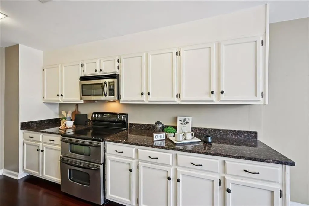 145 15th Street Ne Unit 204, Atlanta, Georgia 30309, 2 Bedrooms Bedrooms, ,2 BathroomsBathrooms,Residential,For Sale,145 15th Street Ne Unit 204,7642479