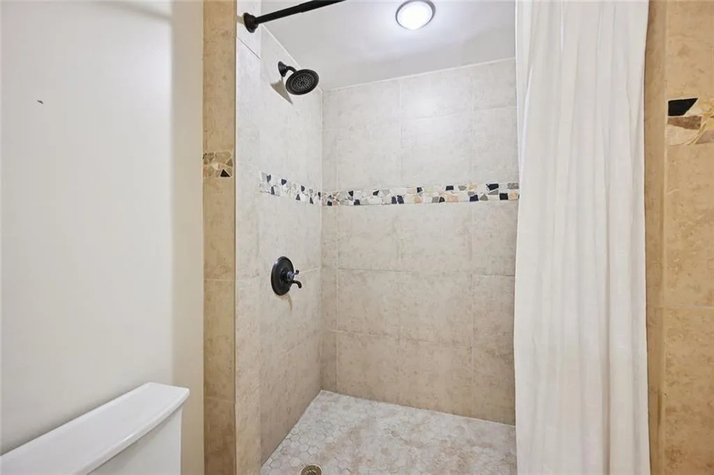 145 15th Street Ne Unit 204, Atlanta, Georgia 30309, 2 Bedrooms Bedrooms, ,2 BathroomsBathrooms,Residential,For Sale,145 15th Street Ne Unit 204,7642479