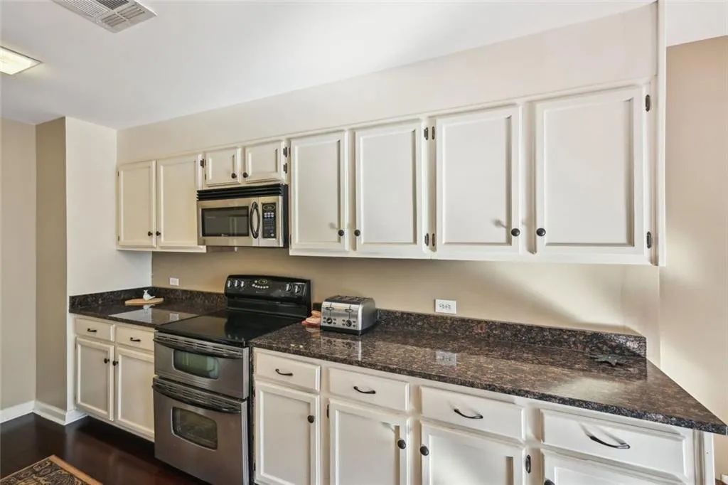 145 15th Street Ne Unit 204, Atlanta, Georgia 30309, 2 Bedrooms Bedrooms, ,2 BathroomsBathrooms,Residential,For Sale,145 15th Street Ne Unit 204,7642479
