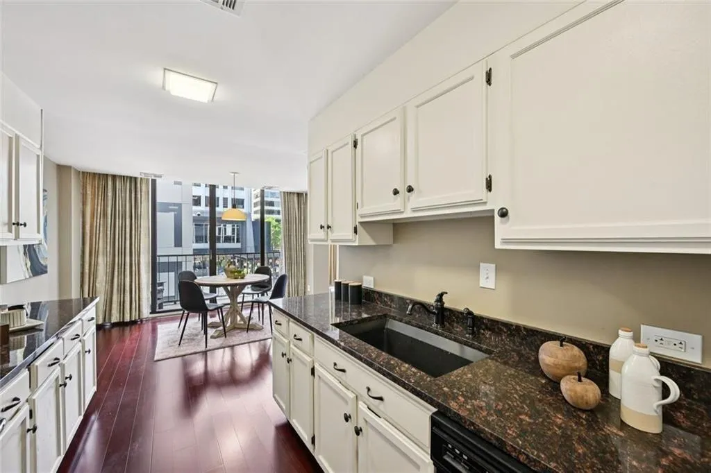 145 15th Street Ne Unit 204, Atlanta, Georgia 30309, 2 Bedrooms Bedrooms, ,2 BathroomsBathrooms,Residential,For Sale,145 15th Street Ne Unit 204,7642479