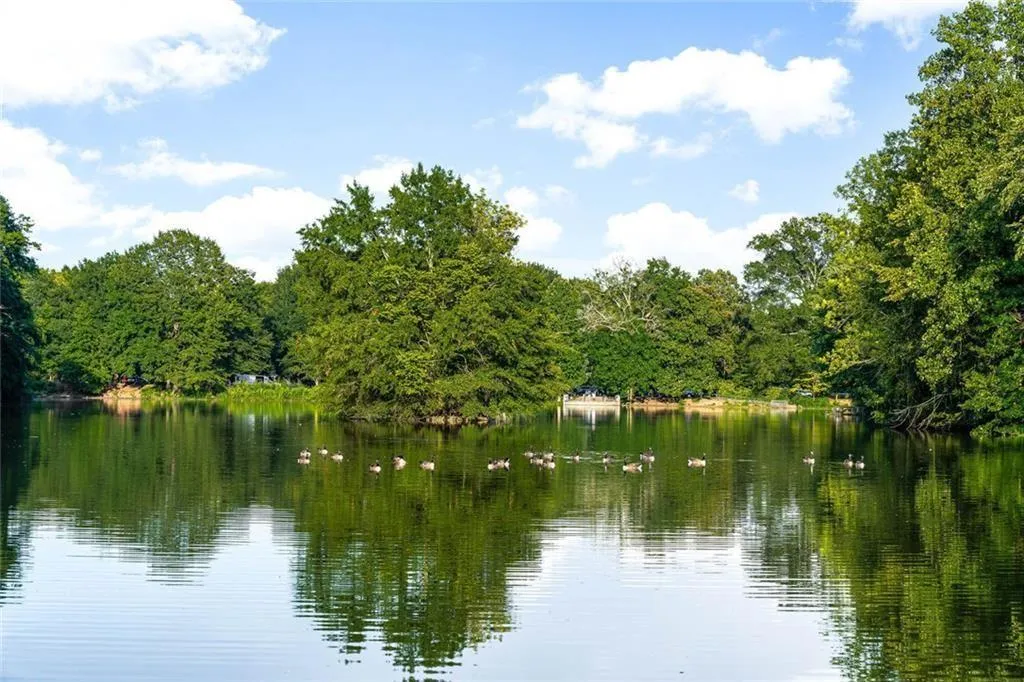 145 15th Street Ne Unit 204, Atlanta, Georgia 30309, 2 Bedrooms Bedrooms, ,2 BathroomsBathrooms,Residential,For Sale,145 15th Street Ne Unit 204,7642479