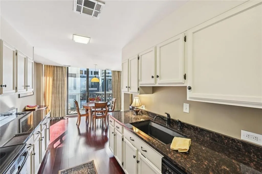 145 15th Street Ne Unit 204, Atlanta, Georgia 30309, 2 Bedrooms Bedrooms, ,2 BathroomsBathrooms,Residential,For Sale,145 15th Street Ne Unit 204,7642479