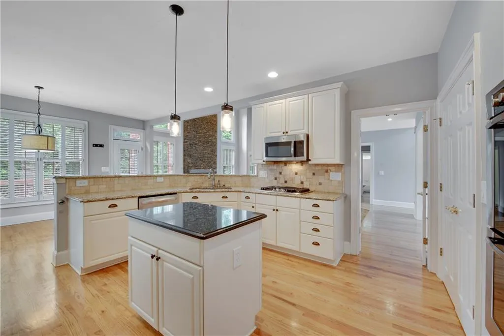 4650 Windsor Gate Court, Sandy Springs, Georgia 30342, 5 Bedrooms Bedrooms, ,4 BathroomsBathrooms,Residential,Sold,4650 Windsor Gate Court,6775007