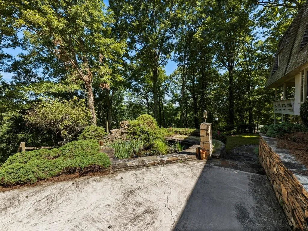 1105 Edgewater Drive, Sandy Springs, Georgia 30328, 5 Bedrooms Bedrooms, ,6 BathroomsBathrooms,Residential,Sold,1105 Edgewater Drive,7114389