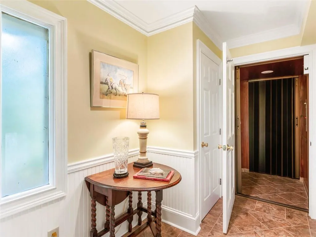 1105 Edgewater Drive, Sandy Springs, Georgia 30328, 5 Bedrooms Bedrooms, ,6 BathroomsBathrooms,Residential,Sold,1105 Edgewater Drive,7114389