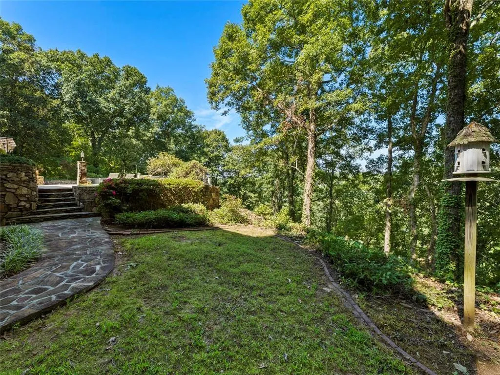 1105 Edgewater Drive, Sandy Springs, Georgia 30328, 5 Bedrooms Bedrooms, ,6 BathroomsBathrooms,Residential,Sold,1105 Edgewater Drive,7114389