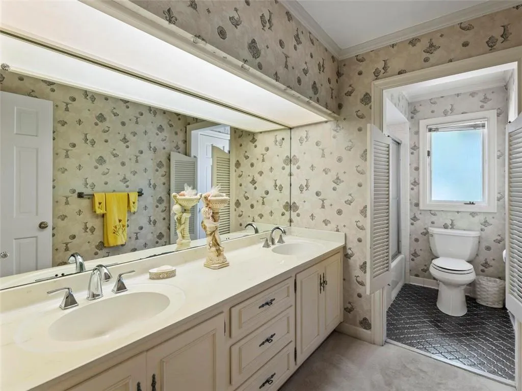 1105 Edgewater Drive, Sandy Springs, Georgia 30328, 5 Bedrooms Bedrooms, ,6 BathroomsBathrooms,Residential,Sold,1105 Edgewater Drive,7114389