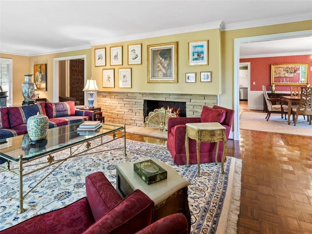 1105 Edgewater Drive, Sandy Springs, Georgia 30328, 5 Bedrooms Bedrooms, ,6 BathroomsBathrooms,Residential,Sold,1105 Edgewater Drive,7114389