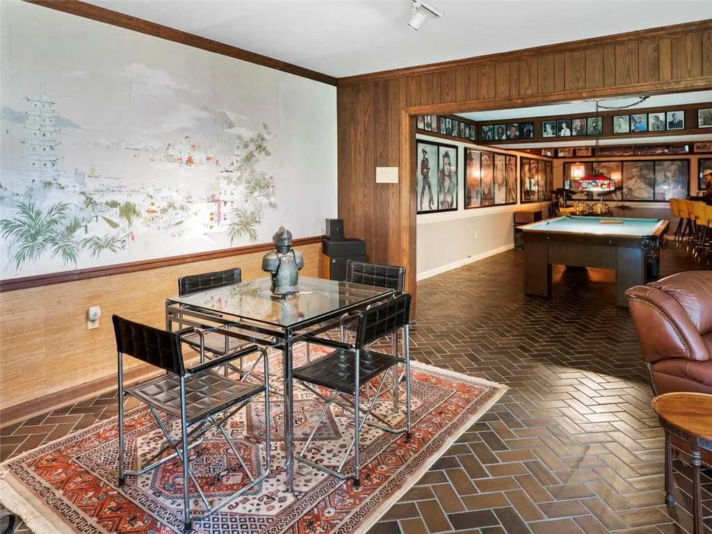 1105 Edgewater Drive, Sandy Springs, Georgia 30328, 5 Bedrooms Bedrooms, ,6 BathroomsBathrooms,Residential,Sold,1105 Edgewater Drive,7114389