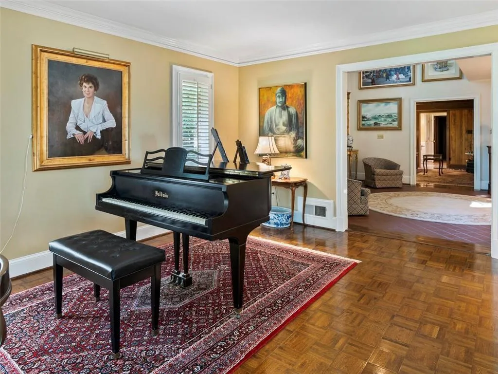 1105 Edgewater Drive, Sandy Springs, Georgia 30328, 5 Bedrooms Bedrooms, ,6 BathroomsBathrooms,Residential,Sold,1105 Edgewater Drive,7114389