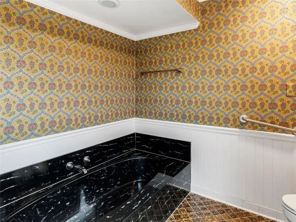 1105 Edgewater Drive, Sandy Springs, Georgia 30328, 5 Bedrooms Bedrooms, ,6 BathroomsBathrooms,Residential,Sold,1105 Edgewater Drive,7114389